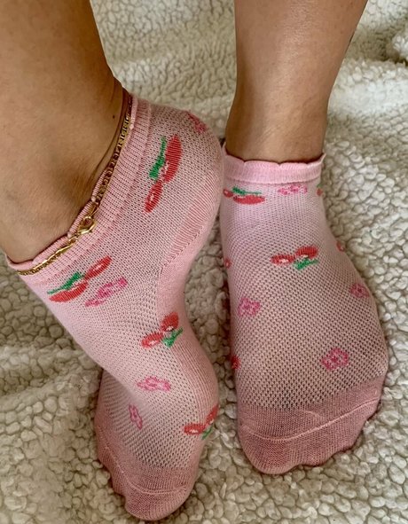 Kimkissesfootgoddess