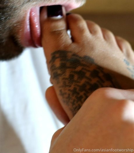 Asianfootworship