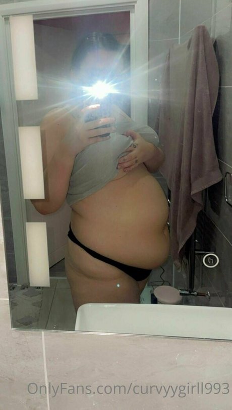 Curvyygirll993