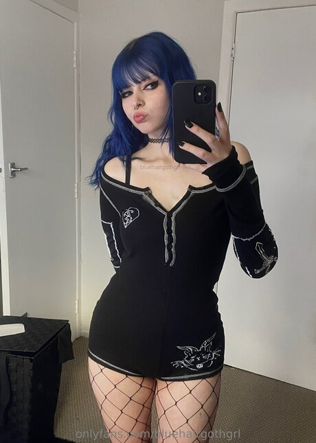 Bluehairgothgrl