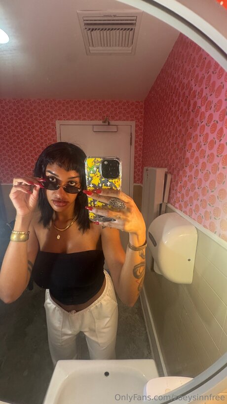 Zoeysinnfree  nude leaked OnlyFans photo