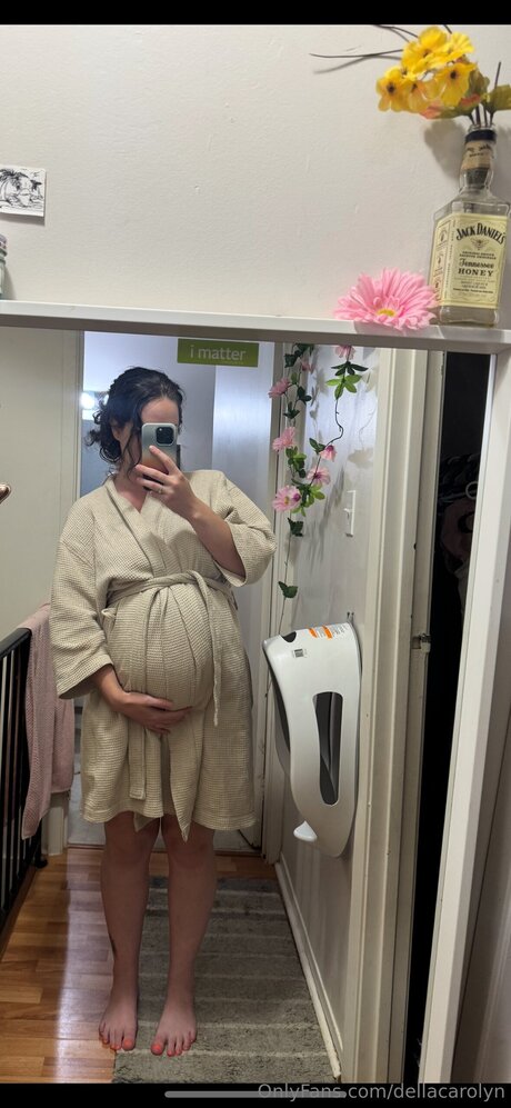 Dellacarolyn