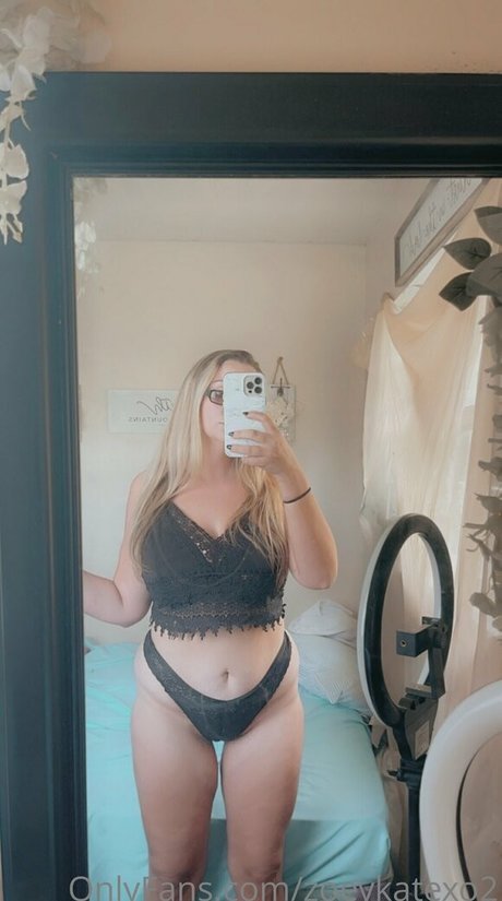 Zoeykatexo2