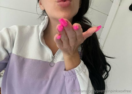Prettyinpinkxoxfree