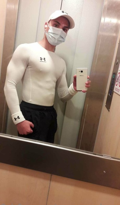 Youngmusclegrowingboy