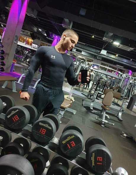 Youngmusclegrowingboy