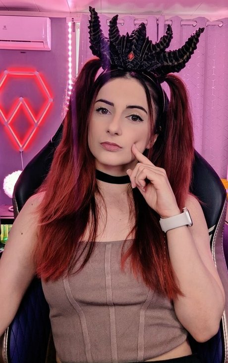Anniefuchsia