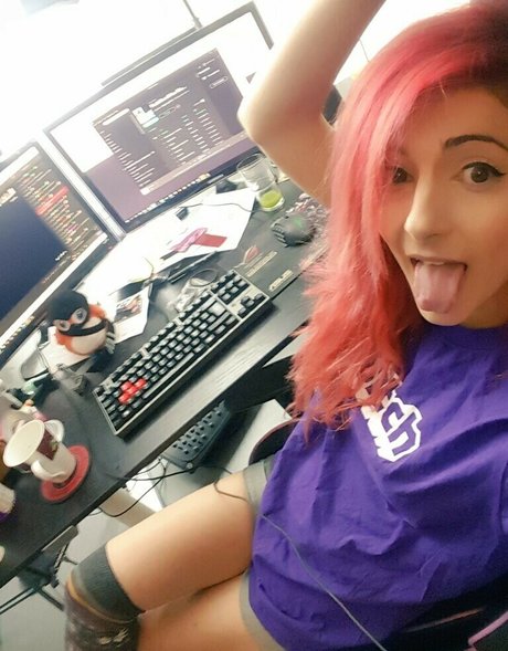 Anniefuchsia
