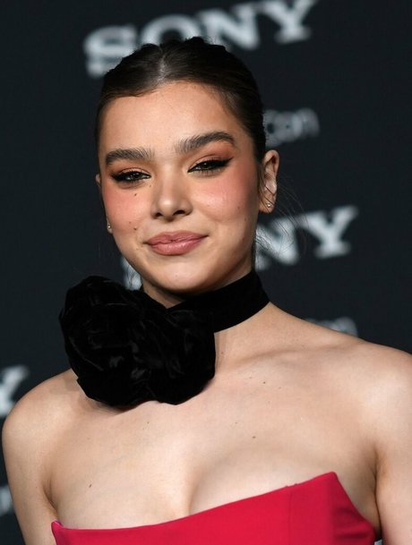 Hailee Steinfeld