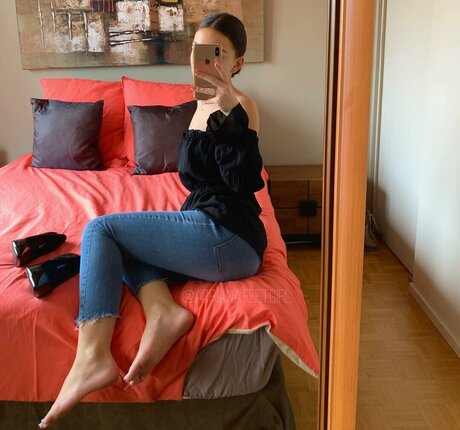 Adrianafeetgirl