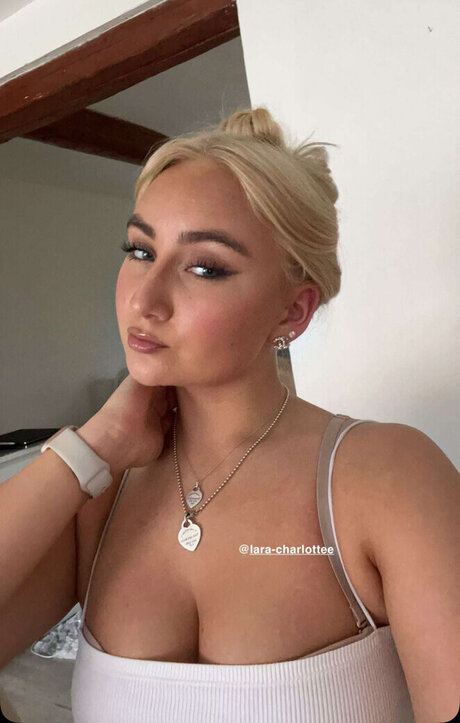 Laracharlottee