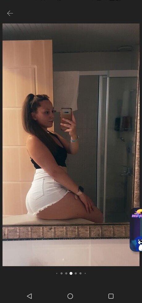 Of Profil Meiner Ehemaligen Nachbarin