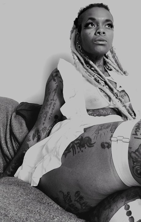 Dollziilaah Ad4x Blak Bunny