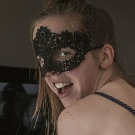 Mysterioushotwife422