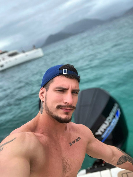 More S A L V A D O R