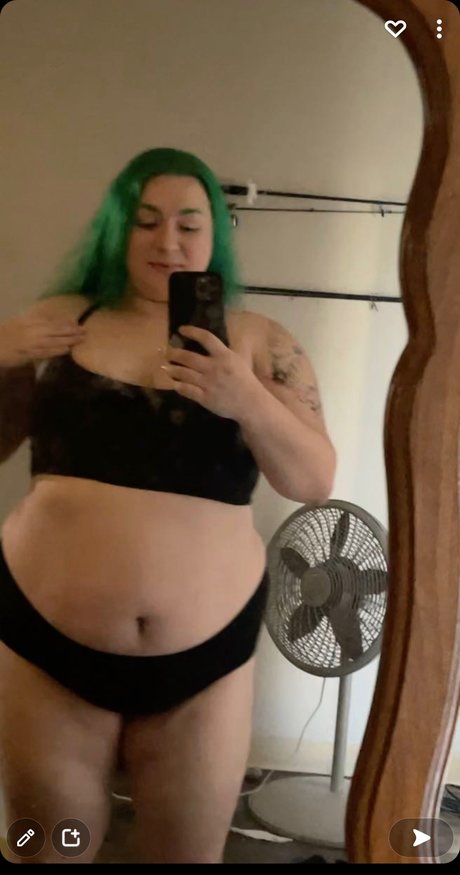 Queencalifornia  nude leaked OnlyFans photo