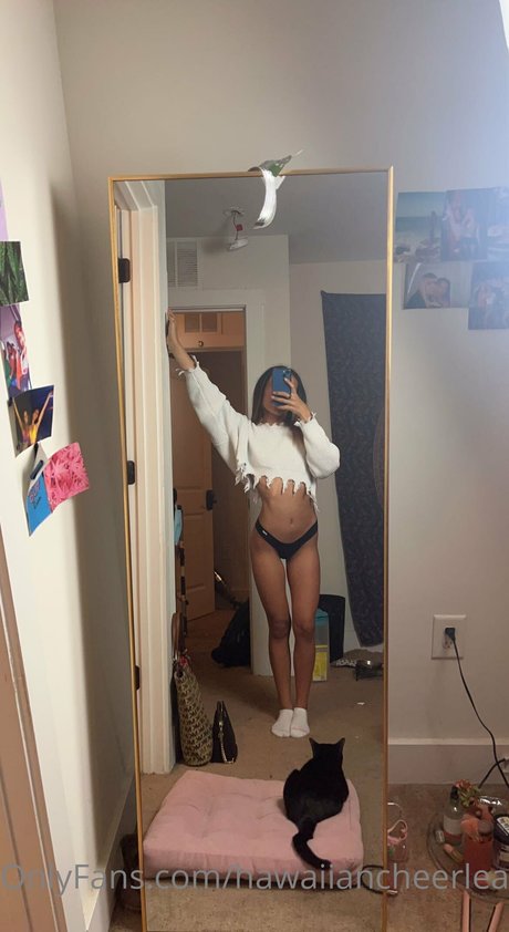 Hawaiian Cheerleader