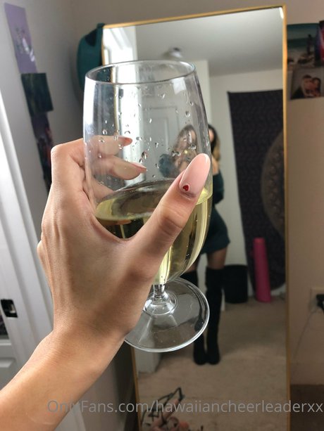 Hawaiian Cheerleader
