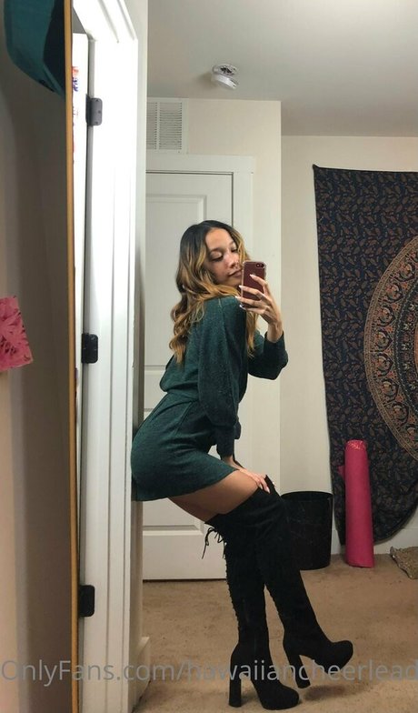 Hawaiian Cheerleader