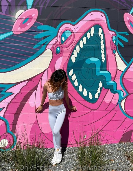 Hawaiian Cheerleader