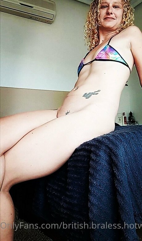 Britishbralesshotwifex