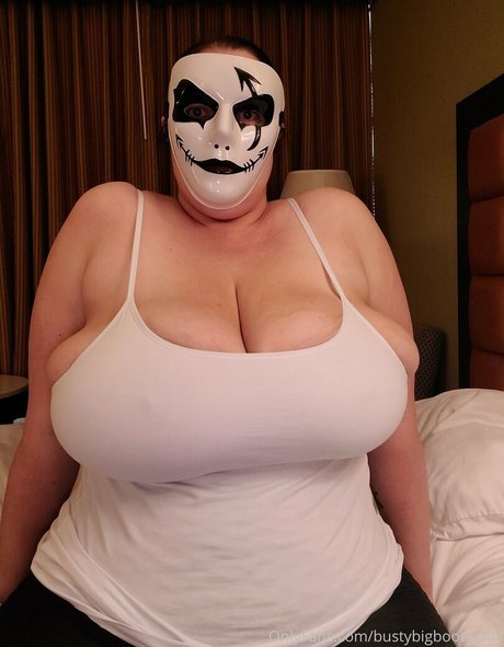 Bustybigbootyjudy