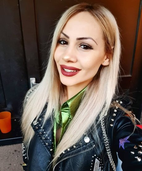 Allaboutfeetandnylons