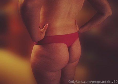 Pregnantkitty69