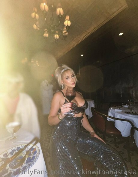 Snackinwithanastasia