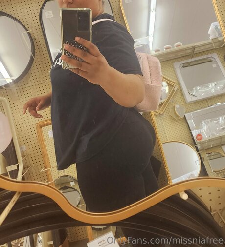 Missniafree