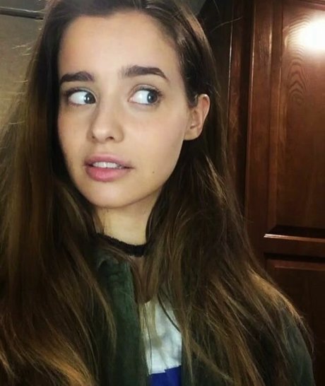 Holly Earl