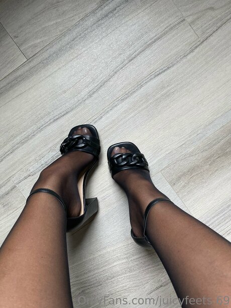 Juicyfeets 69