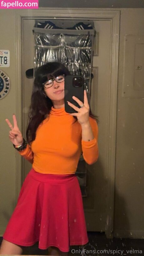 Velma  Daphne Cosplay