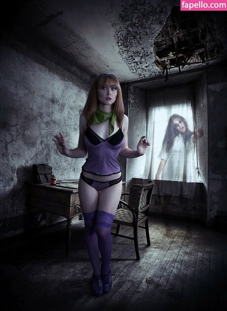 Velma  Daphne Cosplay