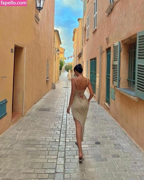 Alexandra Saint Mleux