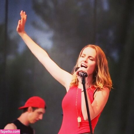 Bridgit Mendler