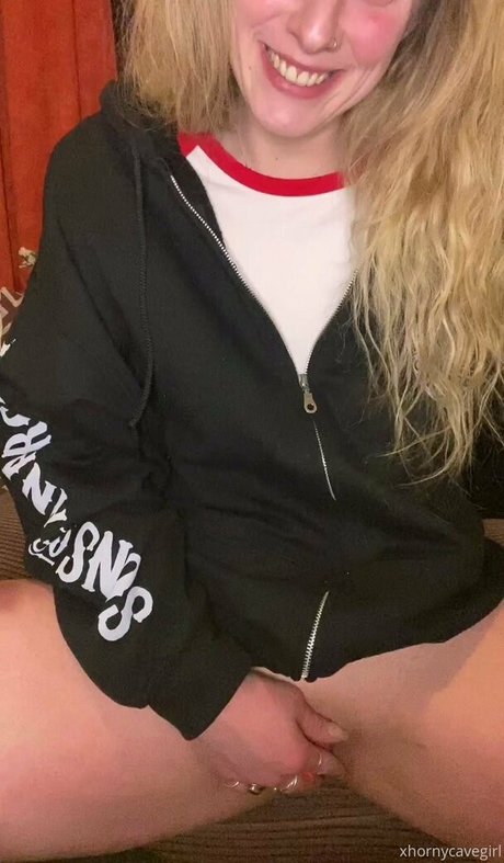 Hornycavegirl
