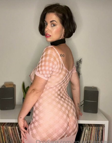 Lipstickandlinernotes