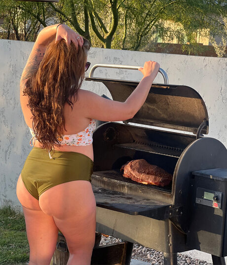Poolsidebbqbikinibabe