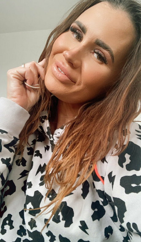 Britishbustybrunettemilf