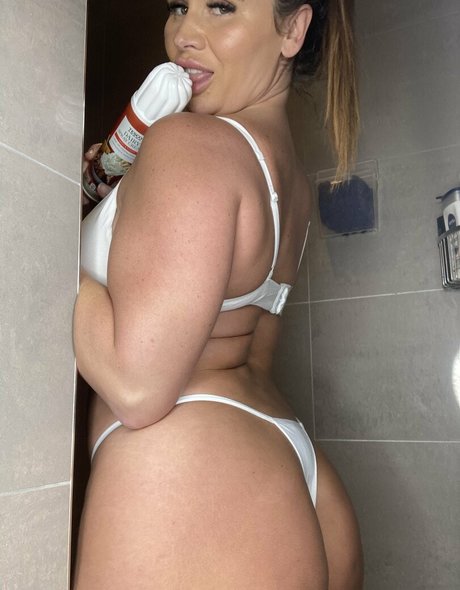 Britishbustybrunettemilf