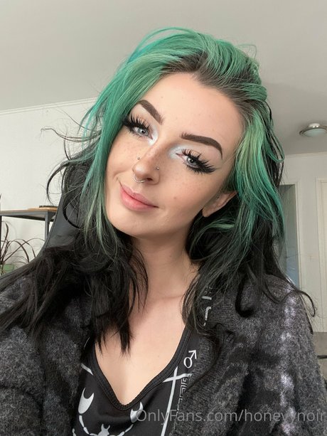 Honeyy Noir