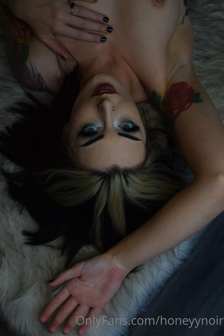 Honeyy Noir