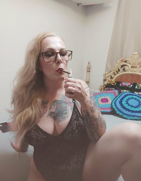 Ladysmokerqueen