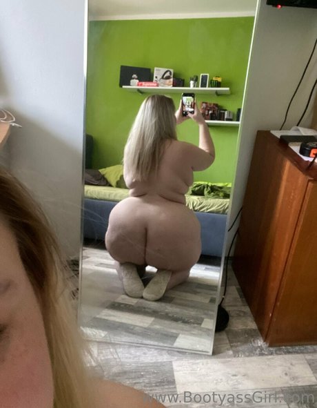 Bootyassgirl