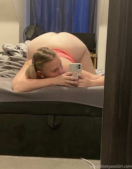 Bootyassgirl