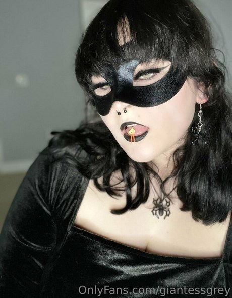 Giantessgrey