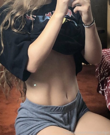 Tummyfetishgirl