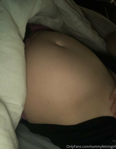 Tummyfetishgirl