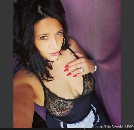 Hotsexymommy69